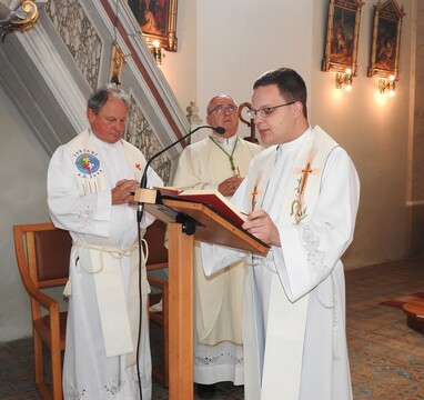 Župnik Martin Leban se je zahvalil vsem izvajalcem del_še posebej pa vsem_ki so prispevali sredstva za obnovo